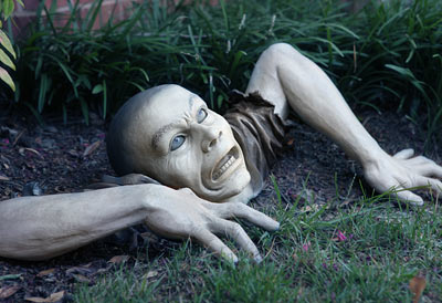 Élőhalott kerti törpe - Garden Zombie